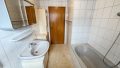 Tageslichtbad mit Wanne und WC OG