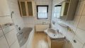 Tageslichtbad mit Wanne und WC OG