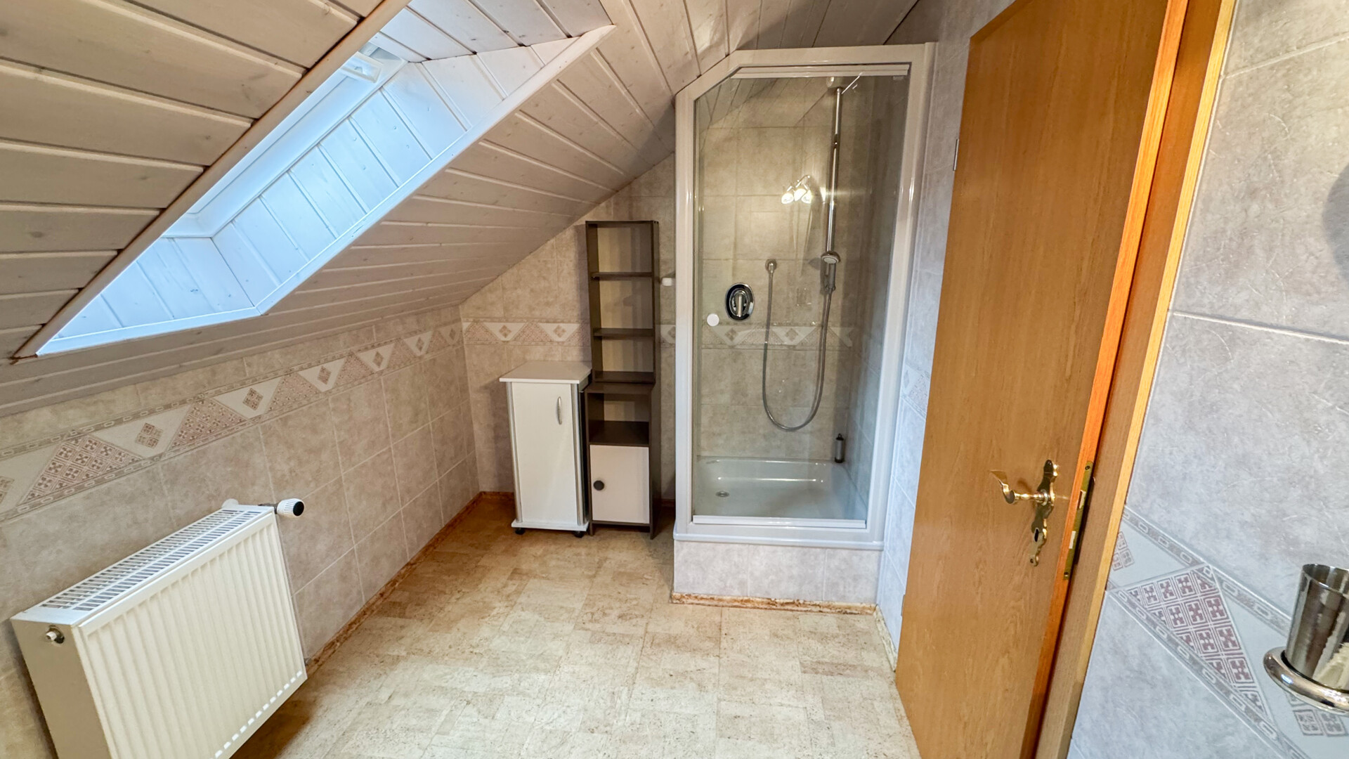 Tageslichtbad mit Dusche DG