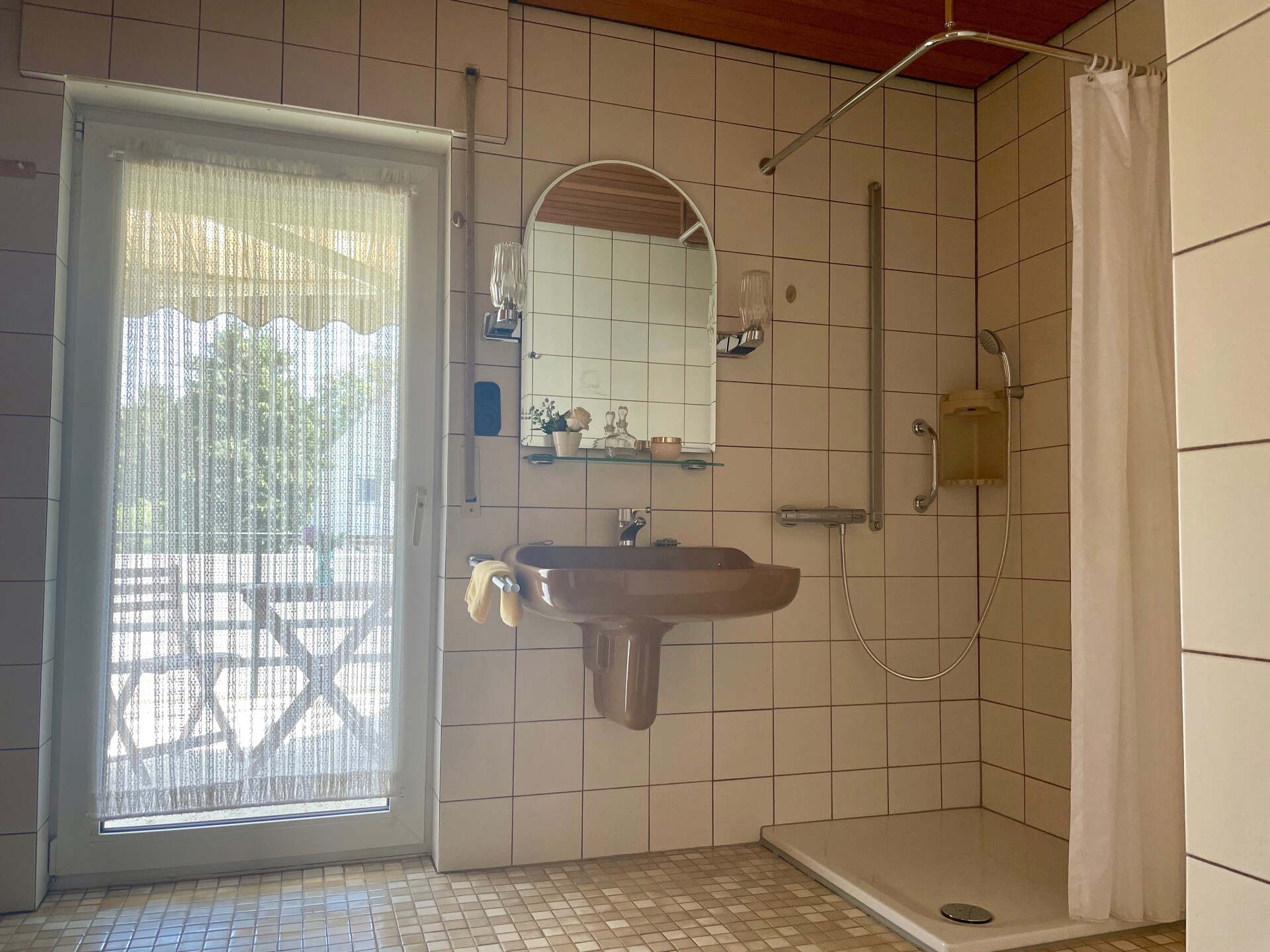 Bad mit ebenerdiger Dusche (EG)