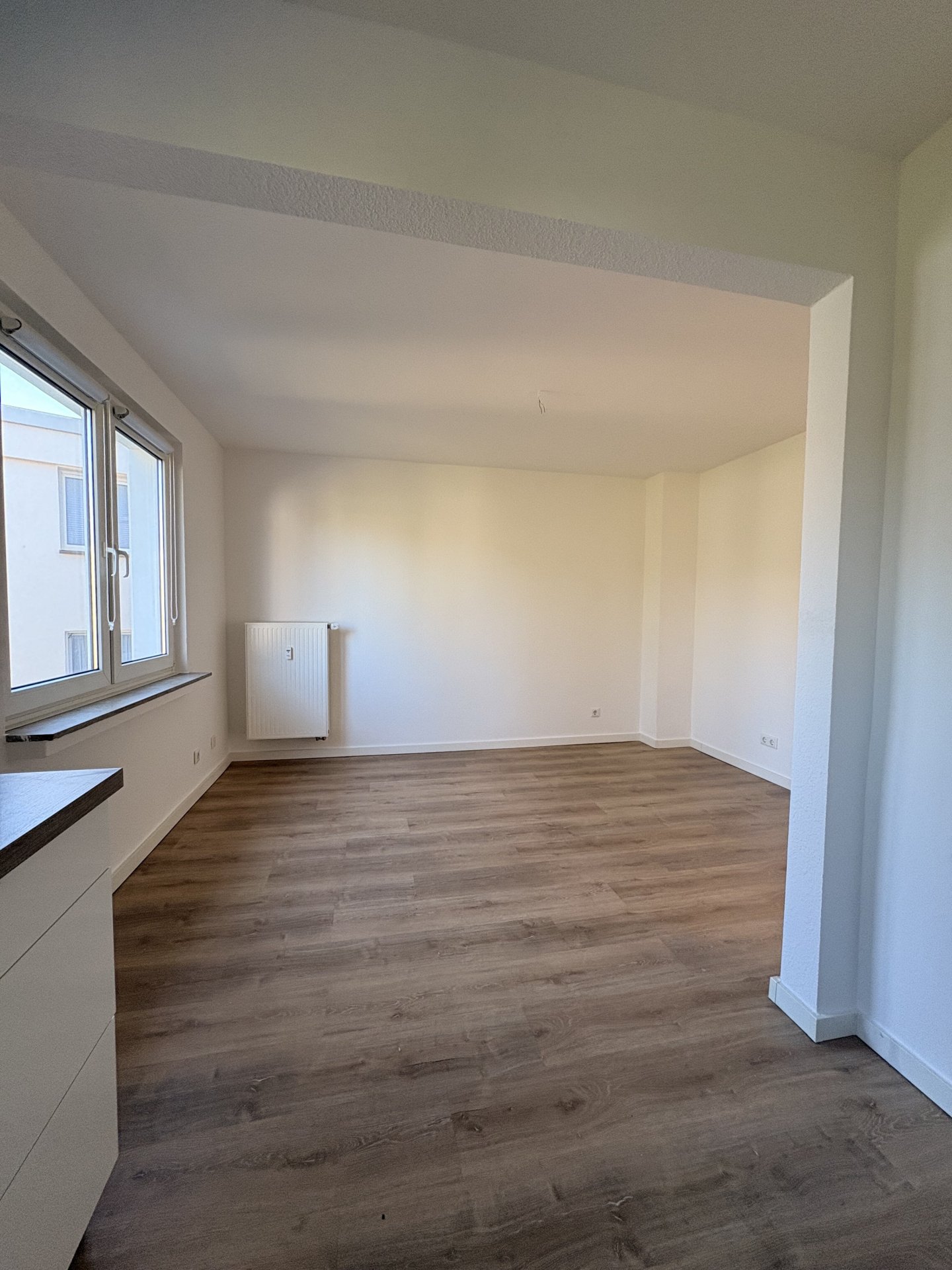 Blick von Küche zum Essbereich