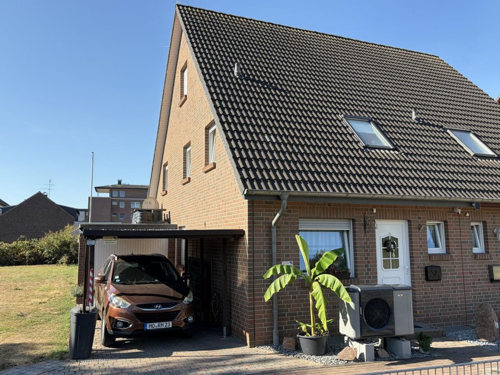 Moderne Doppelhaushälfte mit A+-Energieeffizienz in ruhiger Lage von Moers-Repel