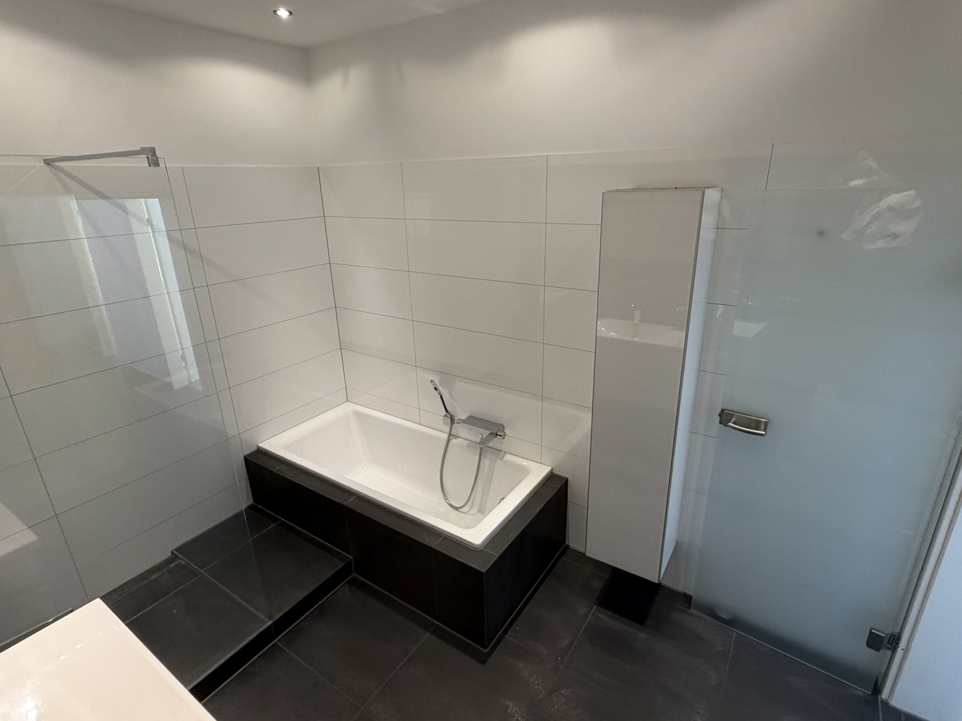 ...mit Badewanne...
