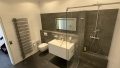 ...und Dusche & Handtuchheizkörper