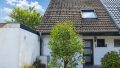 Hausansicht / Hintergrund KI-bearbeitet