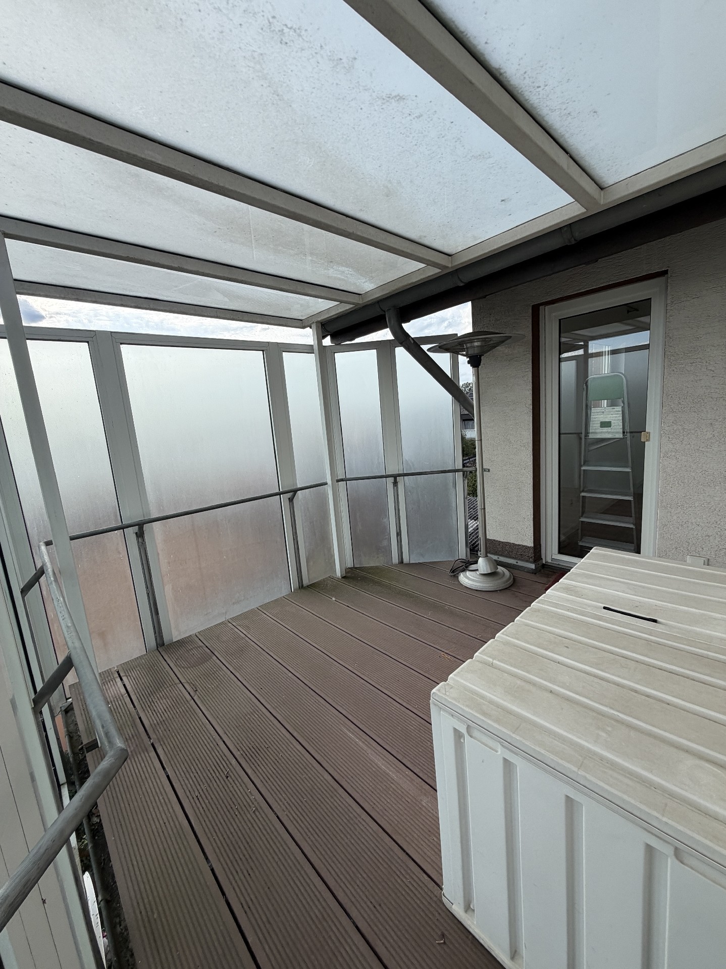 Überdachter Terrassenbereich für Wäsche, AB ...