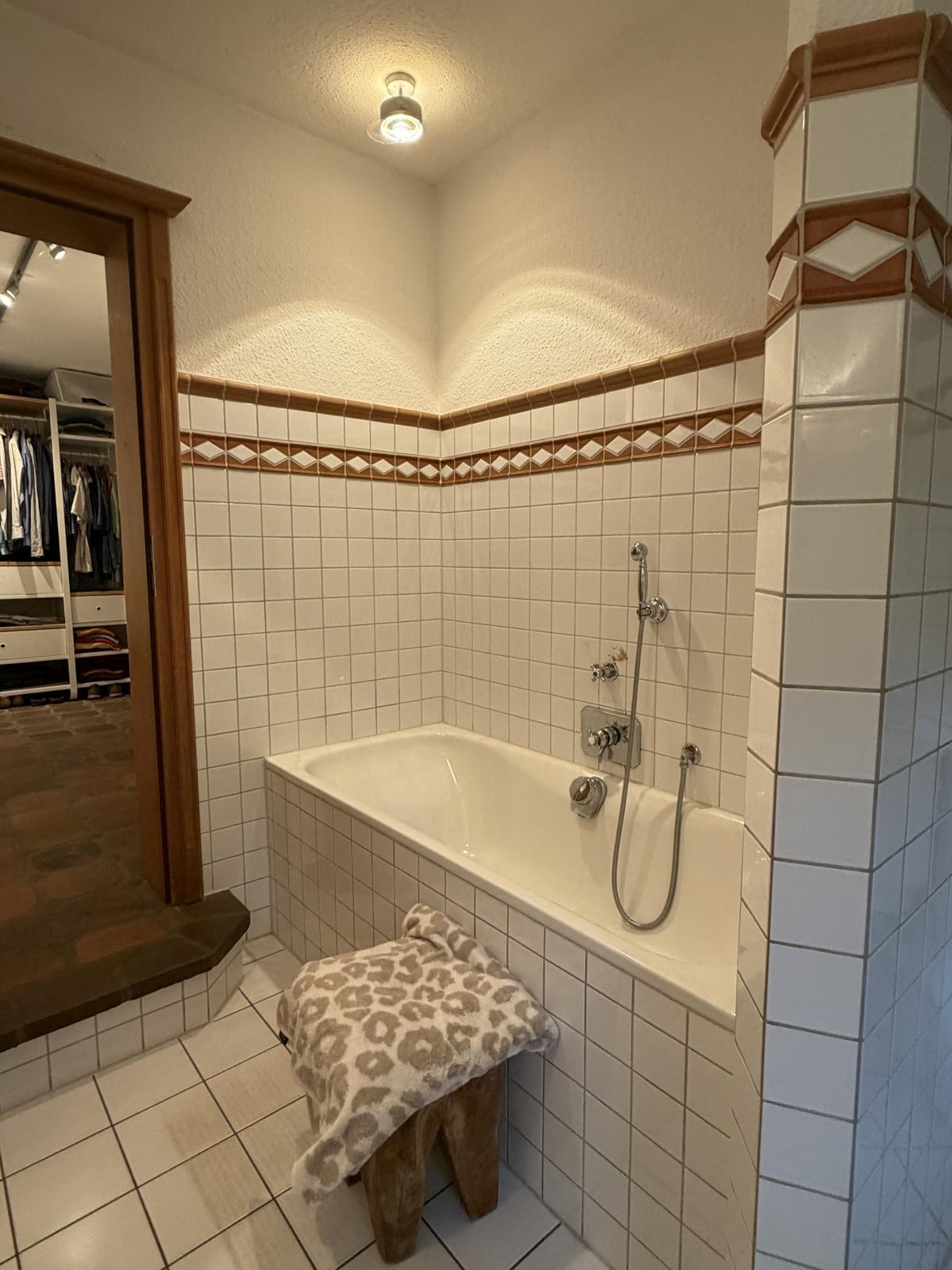 ... Badewanne und WC