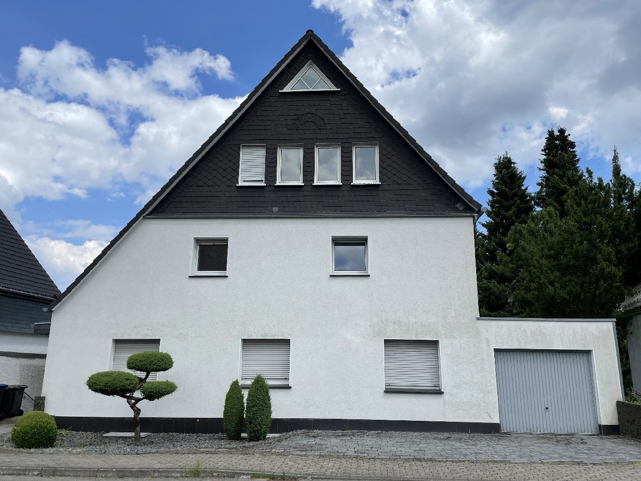 Straßenansicht Garage