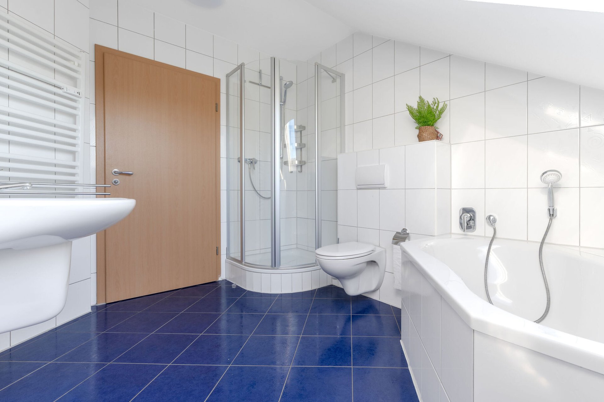 Badezimmer mit Dusche