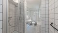 Appartement: Tageslichtbadezimmer mit Dusche