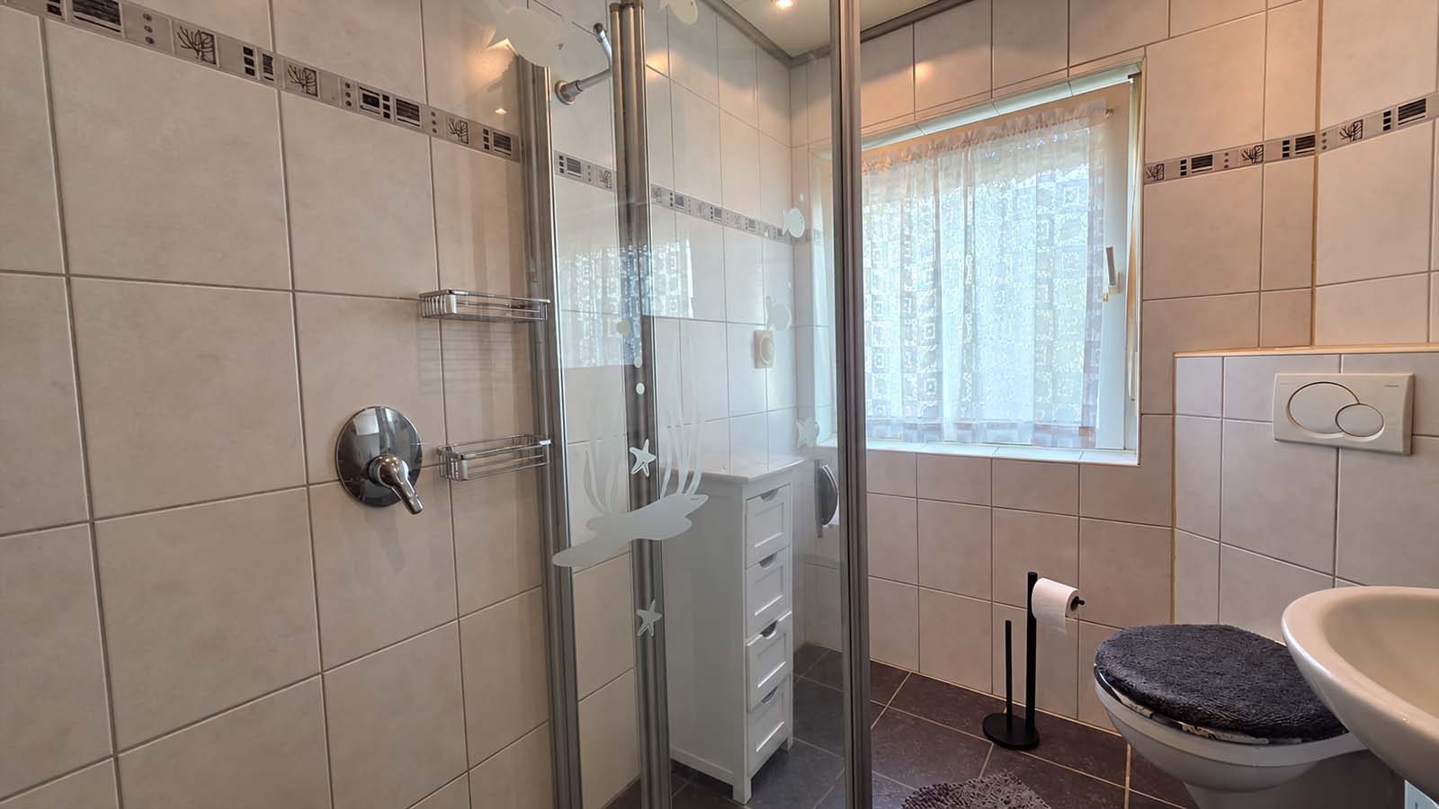 Badezimmer (EG)