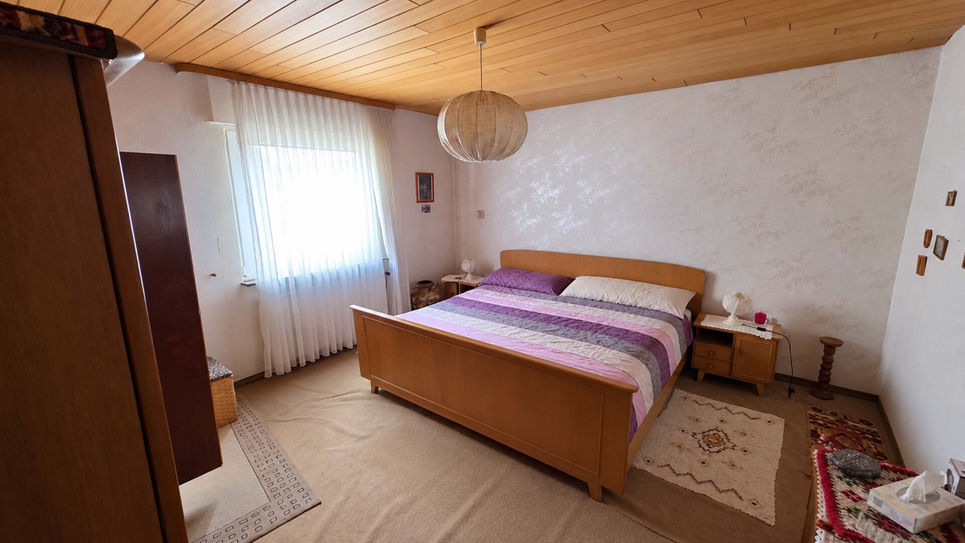 Schlafzimmer (DG)