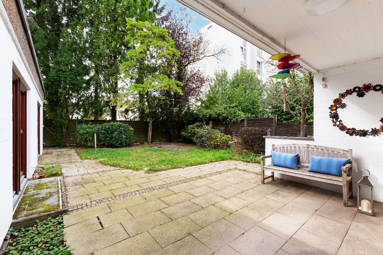 teilüberdachte Terrasse