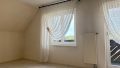 Schlafzimmer mit Zugang zum Balkon (DG)