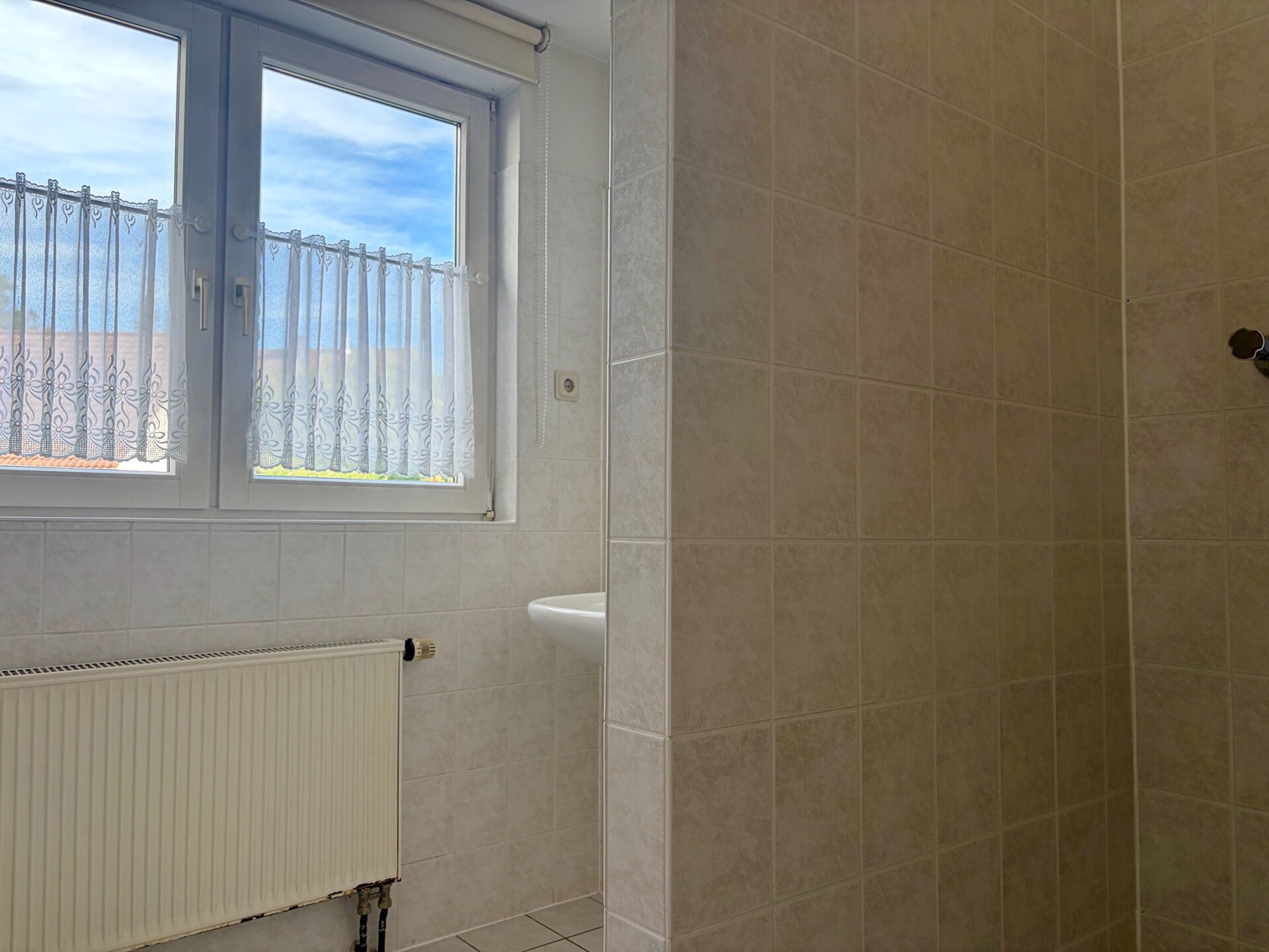 Bad mit Dusche (DG)