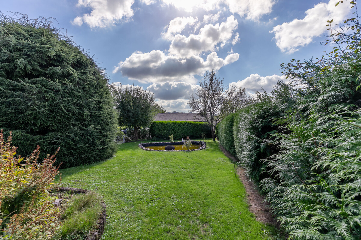Wunderschöner Garten mit Teich