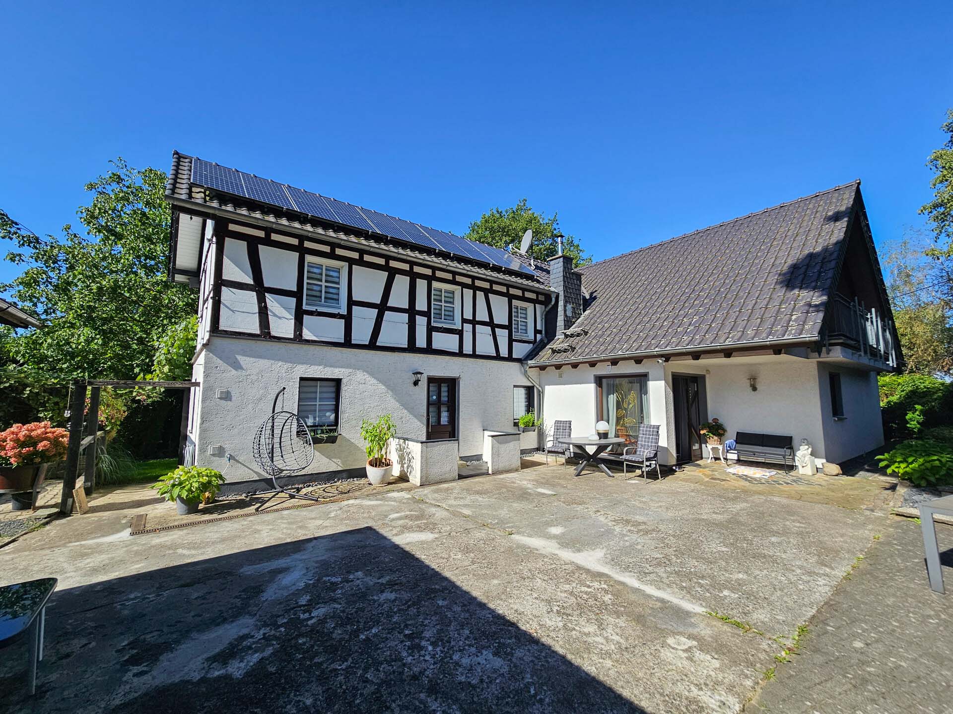 Fachwerkhaus und Haupthaus