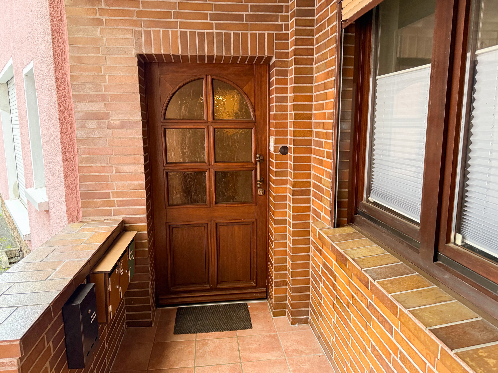 Haus Eingang rechts
