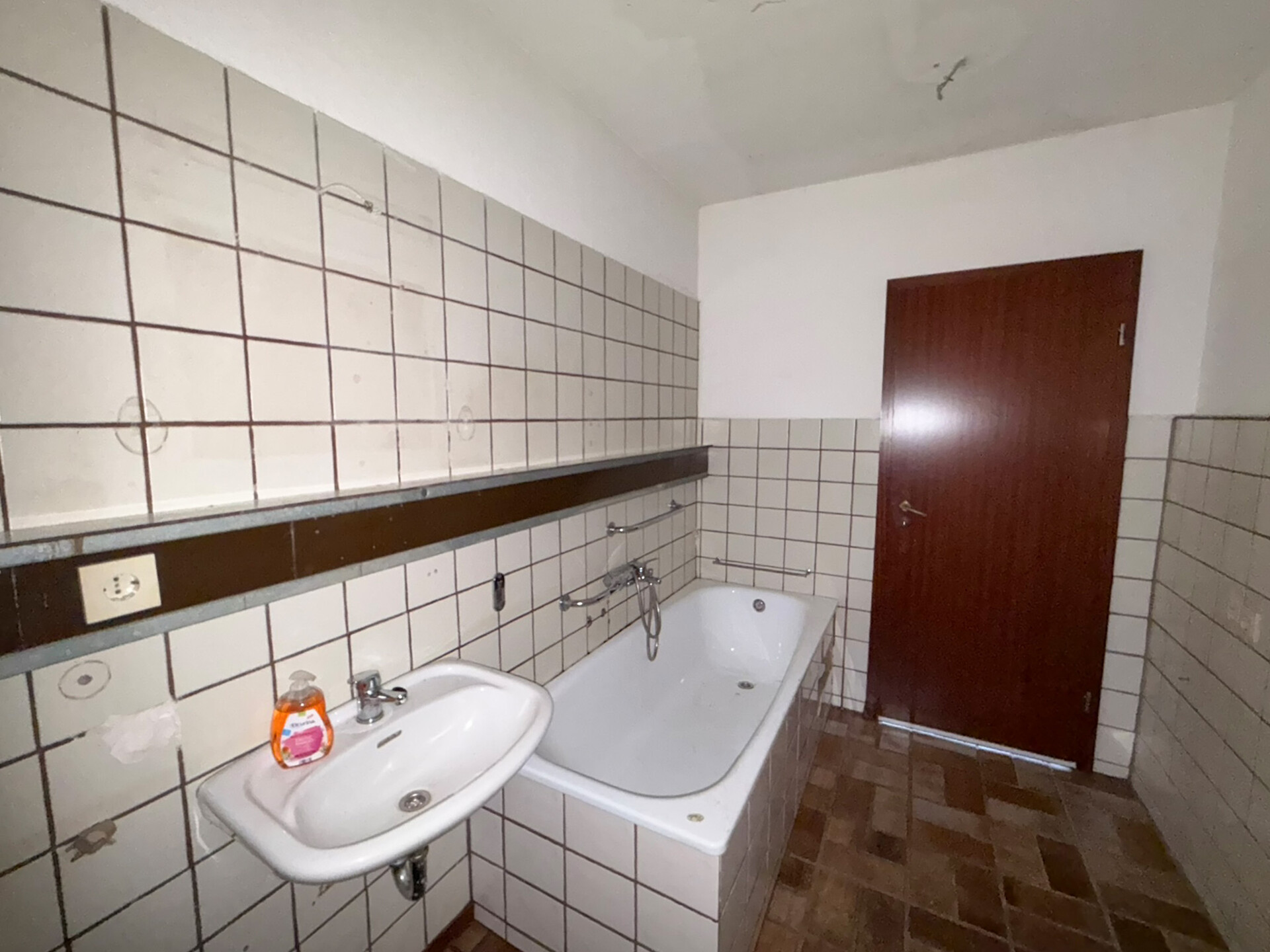 Badezimmer (hinten)